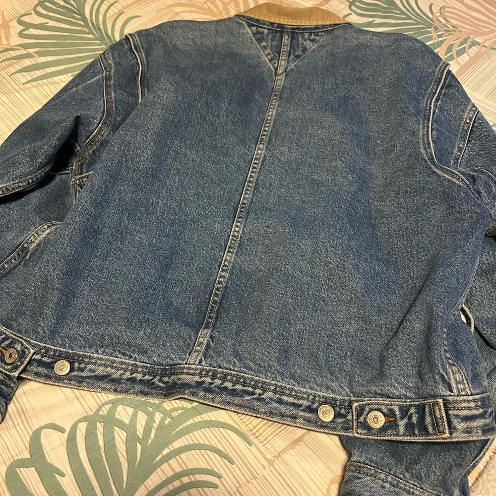 Tommy Hilfiger Blue Denim Jacket with Tan Collar - Picture 4 of 4